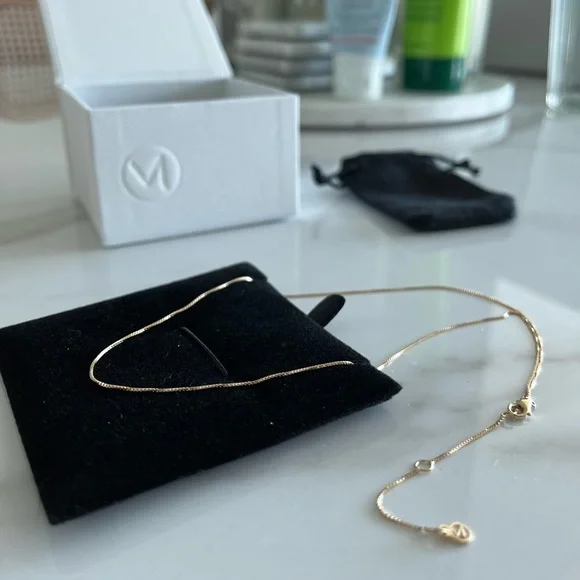 SOLD - (Brand new) Mejuri baby box chain necklace - 14k yellow gold - Picture 3 of 9